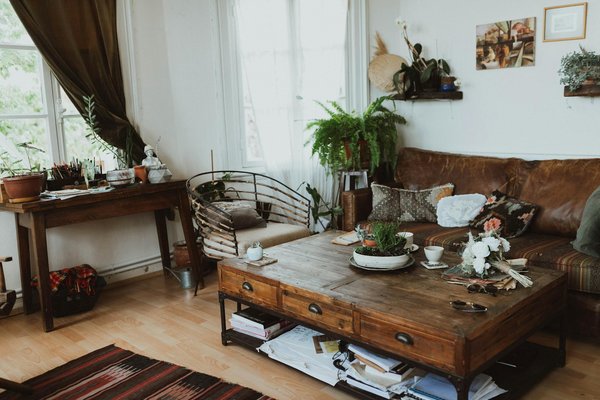 Créer une ambiance cosy grâce au lampadaire : guide inspirations et astuces